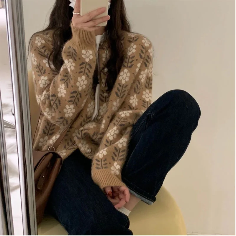 Korean Floral Print Knitted Cardigan Women Spring Autumn Vintage Single Breasted Long Sleeve Cardigan Female Button Down Sweater
Korean Floral Print Knitted Cardigan Women Spring Autumn Vintage Single Breasted Long Sleeve Cardigan Female Button Down Sweater