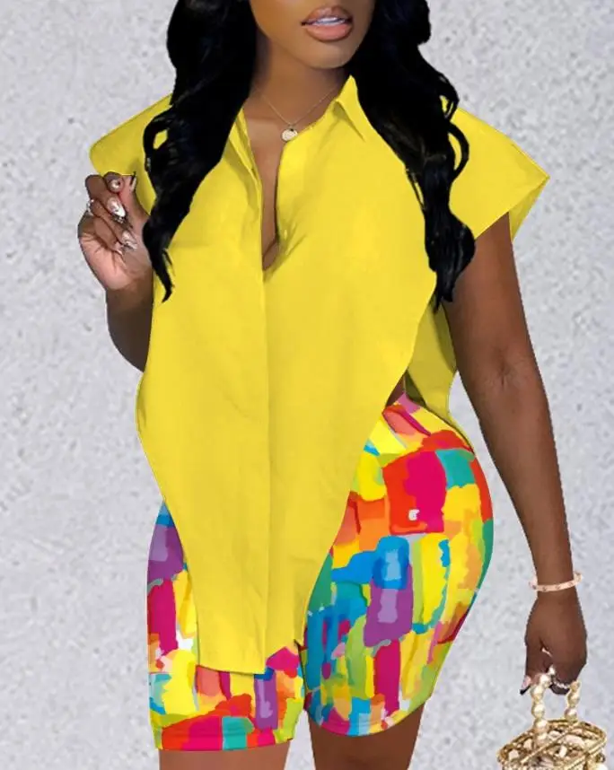 Women Two Piece Set Casual Turn-down Collar Cap Sleeve Asymmetrical Slit Buttoned Shirt Tops and Allover Print Skinny Shorts Set
Women Two Piece Set Casual Turn-down Collar Cap Sleeve Asymmetrical Slit Buttoned Shirt Tops and Allover Print Skinny Shorts Set