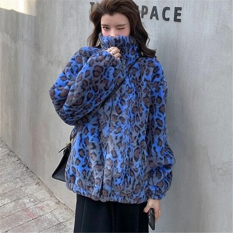 2022 Winter Fashion New Short Style Stand Collar Zipper Loose Leopard Lamb Hair Thickening Keep Warm Imitation Fur Coat Female 
2022 Winter Fashion New Short Style Stand Collar Zipper Loose Leopard Lamb Hair Thickening Keep Warm Imitation Fur Coat Female