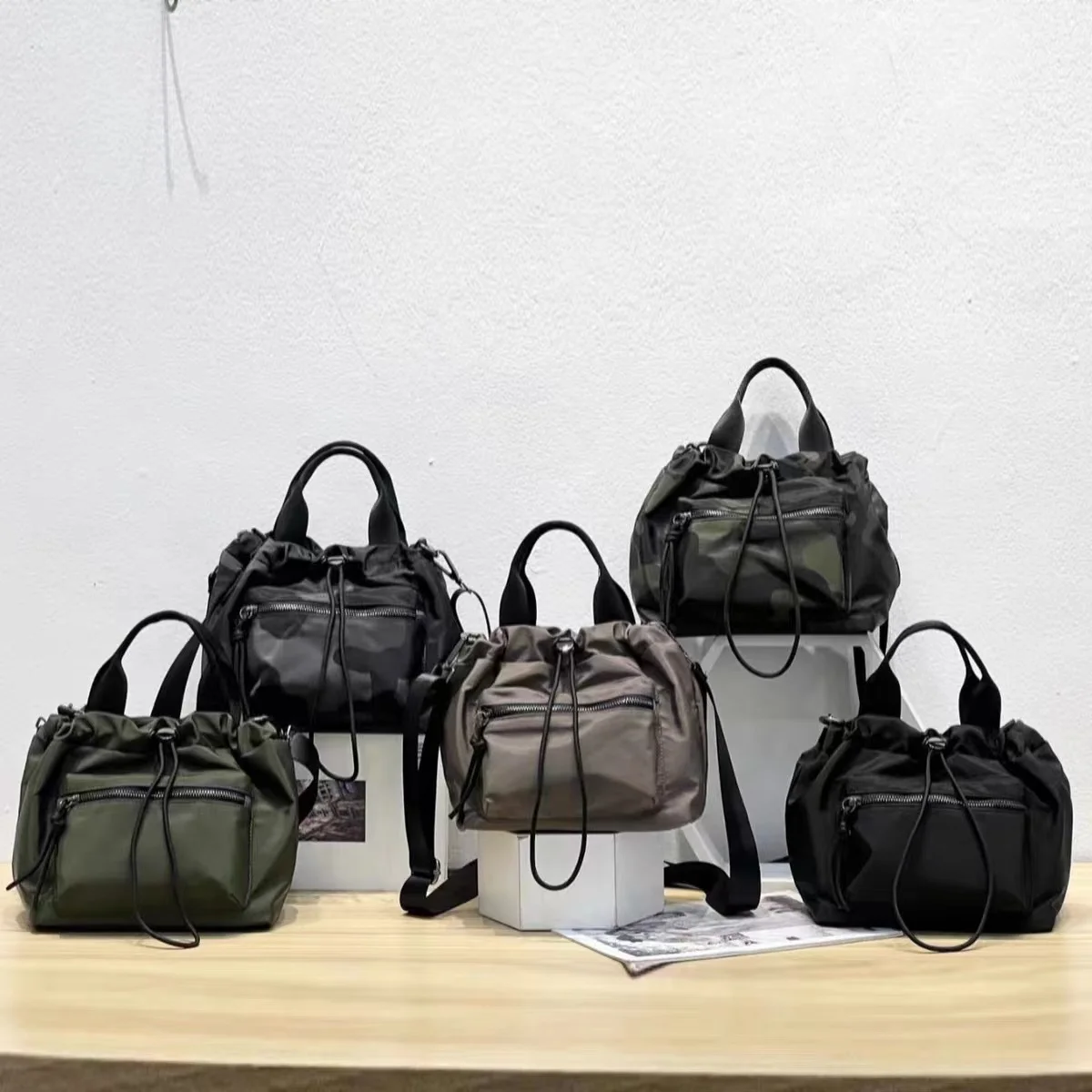Korean Fashion Women Shoulder Bag High Quality Nylon Bucket Bag Casual Drawstring Handbag Large Lady Luxury Brand Crossbody Bag
Korean Fashion Women Shoulder Bag High Quality Nylon Bucket Bag Casual Drawstring Handbag Large Lady Luxury Brand Crossbody Bag
