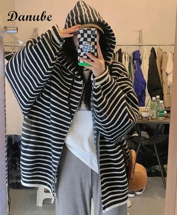 Autumn Hooded Stripe Knitted Jacket Women Harajuku Casual Zipper-up Loose Cardigans Korean Style Simple Popular Ladies Knitwear
Autumn Hooded Stripe Knitted Jacket Women Harajuku Casual Zipper-up Loose Cardigans Korean Style Simple Popular Ladies Knitwear