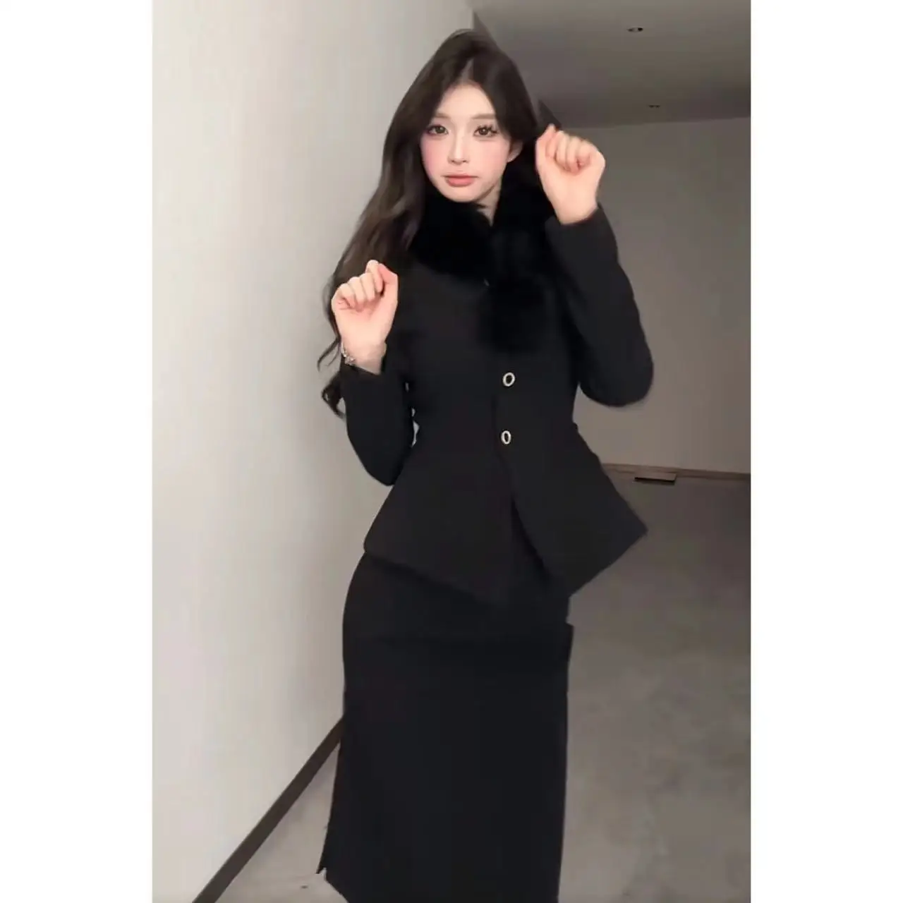 High Design Sense Fur Collar Women's Suit Coat Hip Skirt Set 2023 Autumn and Winter Elegent Office Lady Suit Jacket Long Skirt
High Design Sense Fur Collar Women's Suit Coat Hip Skirt Set 2023 Autumn and Winter Elegent Office Lady Suit Jacket Long Skirt