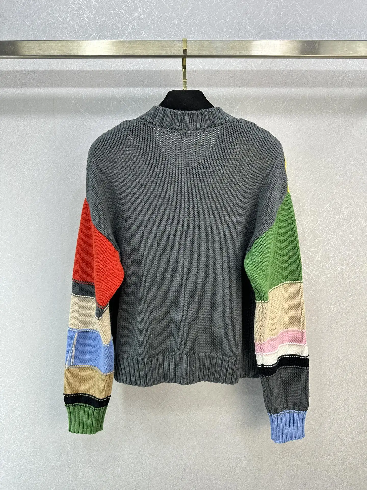 2024 New early spring, color-blocked knitted cardigan with a girlish design sweet, age-reducing versatile Pure wool
2024 New early spring, color-blocked knitted cardigan with a girlish design sweet, age-reducing versatile Pure wool