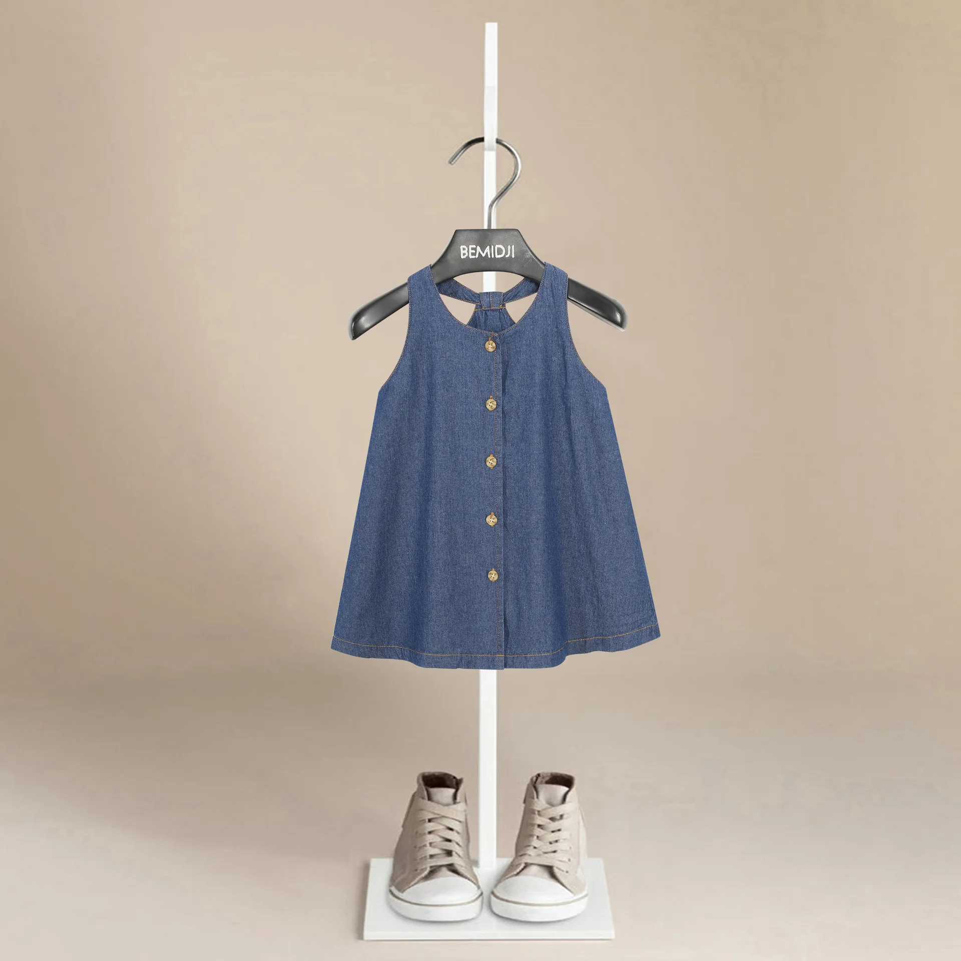 Kids Girls Denim Dress Baby Summer Clothing Sleeveless cool vest Lapel Cut Out A-line Dress Children Casual all-match Dresses
Kids Girls Denim Dress Baby Summer Clothing Sleeveless cool vest Lapel Cut Out A-line Dress Children Casual all-match Dresses