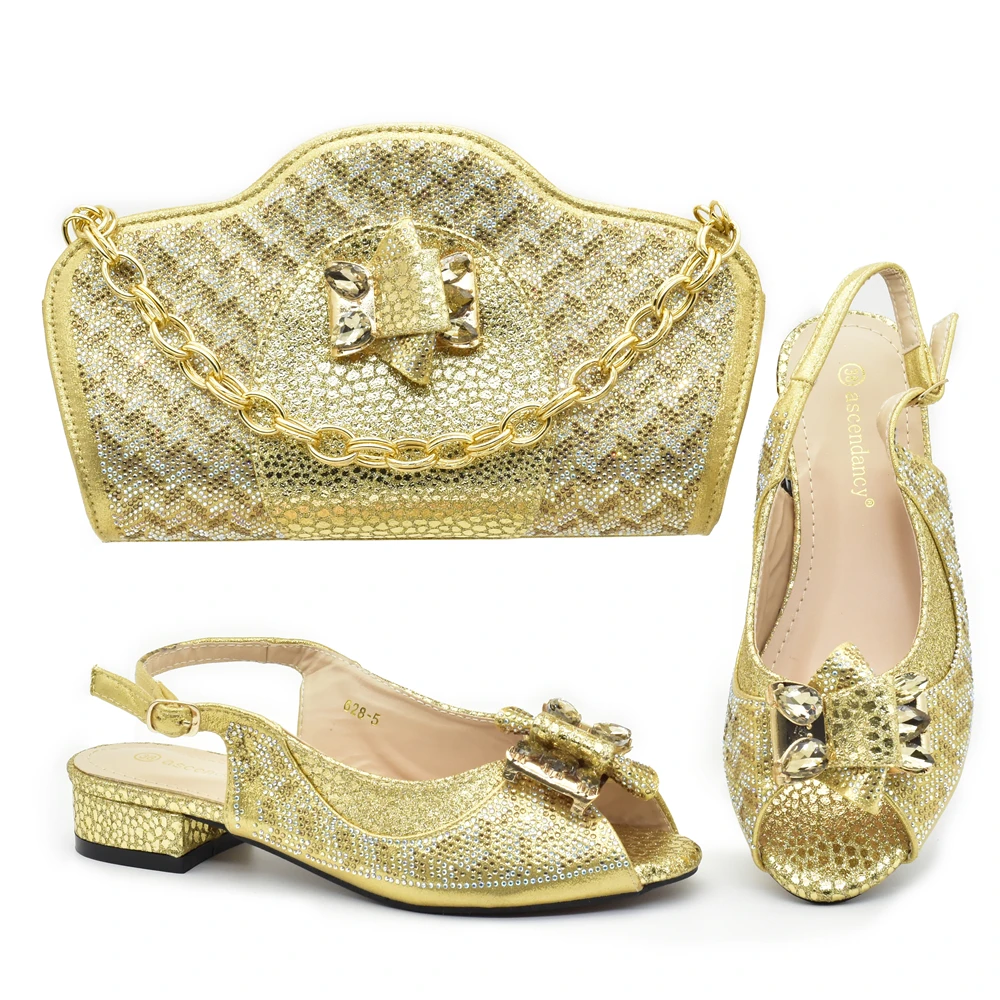 Newest African Fashion Woman Shoes And Bag Set For Wedding Latest Italian design Shoes And Matching Bag Set in Golden Color
Newest African Fashion Woman Shoes And Bag Set For Wedding Latest Italian design Shoes And Matching Bag Set in Golden Color