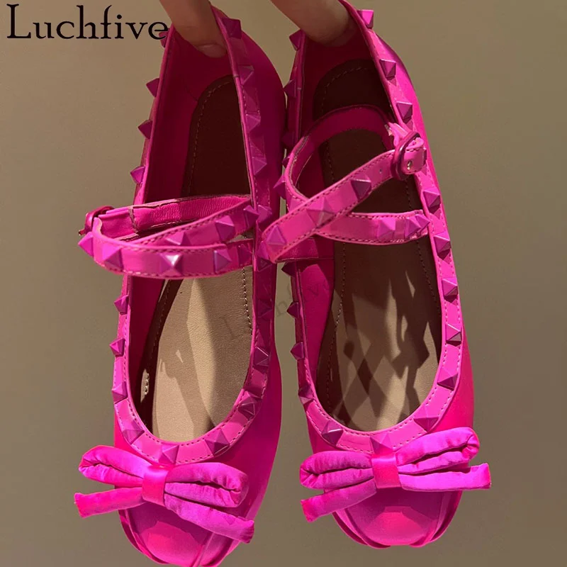 Rivet Inlaid Round toe Slip on Flat Shoes Women Summer Luxury Ballet Dance Shoes Quality Satin Mary Jane Brand Party Shoes Woman
Rivet Inlaid Round toe Slip on Flat Shoes Women Summer Luxury Ballet Dance Shoes Quality Satin Mary Jane Brand Party Shoes Woman