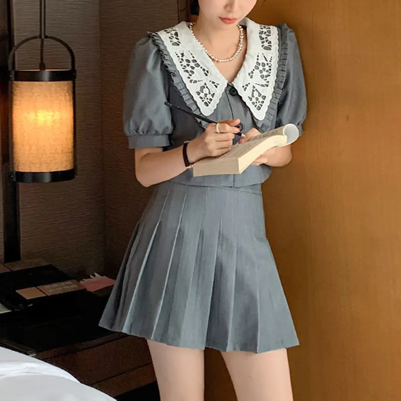 Preppy Style Doll Collar Short-Sleeved Shirt Suit + Pleated Skirt Women's Two-Piece Set 2023 Summer Korean Fashion Girl Clothing
Preppy Style Doll Collar Short-Sleeved Shirt Suit + Pleated Skirt Women's Two-Piece Set 2023 Summer Korean Fashion Girl Clothing