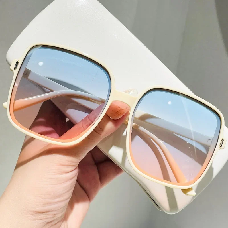 Trendy Women's Gradient Color Sunglasses Ultralight Ocean Lens Ultraviolet Summer Beach Eyewear Unisex Large Square Sun Glasses
Trendy Women's Gradient Color Sunglasses Ultralight Ocean Lens Ultraviolet Summer Beach Eyewear Unisex Large Square Sun Glasses