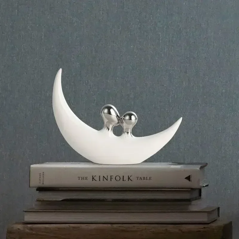 European Warm Moon Couple Ceramic Ornaments Home Livingroom Table Figurines Crafts New Married Room Decoration Wedding Gifts Art
European Warm Moon Couple Ceramic Ornaments Home Livingroom Table Figurines Crafts New Married Room Decoration Wedding Gifts Art