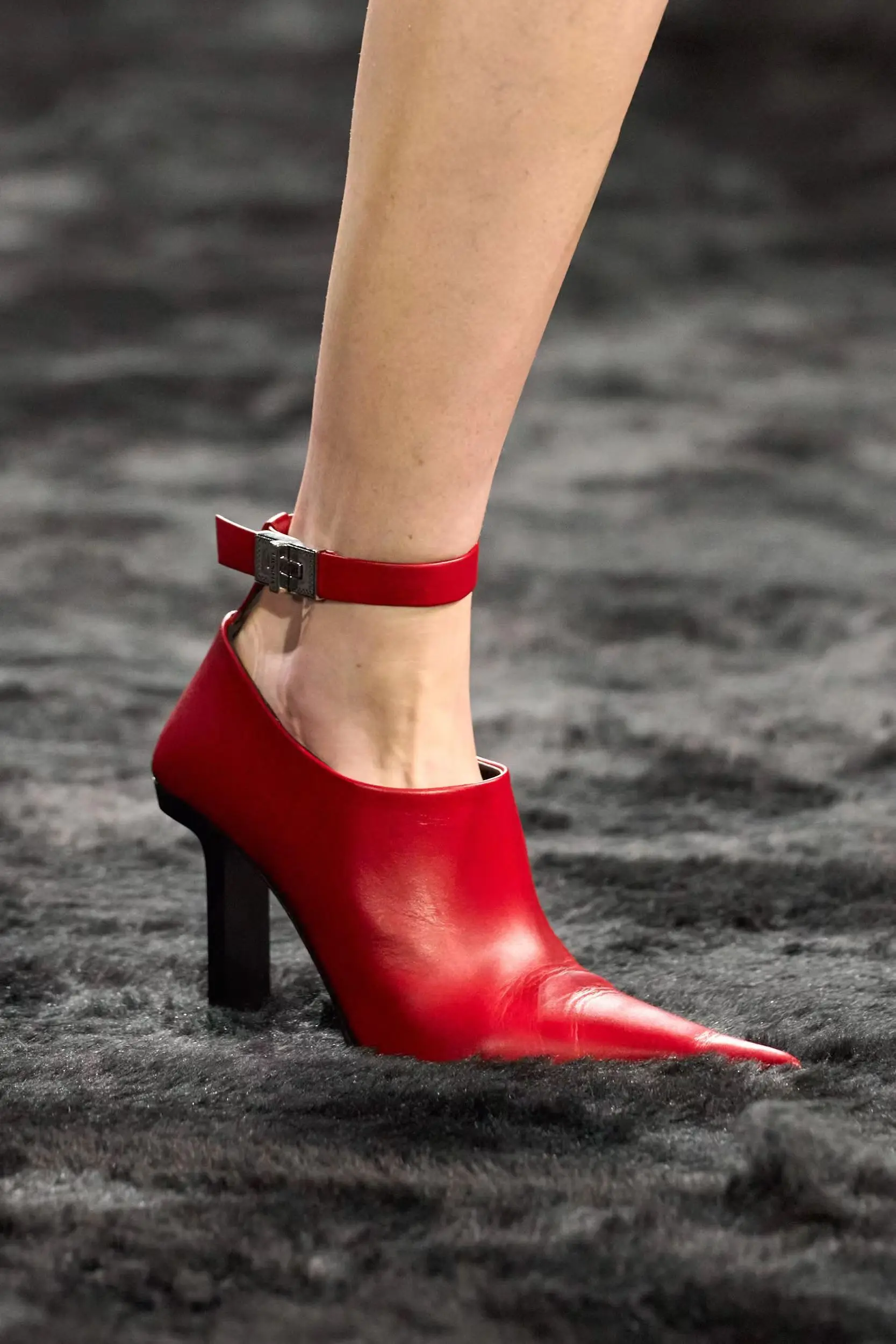New European and American Fashion Pointed Women's Short Boots, Thin High Heels, Women's Large Ankle Boots, Spring and Autumn
New European and American Fashion Pointed Women's Short Boots, Thin High Heels, Women's Large Ankle Boots, Spring and Autumn