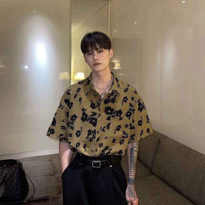 New retro Hong Kong style flower shirt men loose summer ins handsome casual versatile Hawaiian short sleeved shirt trendy top
New retro Hong Kong style flower shirt men loose summer ins handsome casual versatile Hawaiian short sleeved shirt trendy top