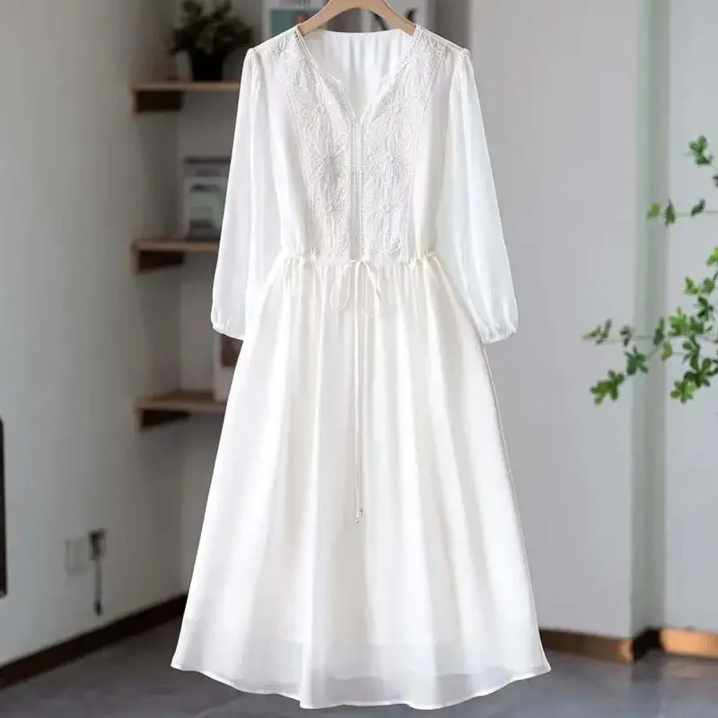 White Embroidered Chiffon Dress For Women's 2023 Summer New Style Loose Fitting Long Skirt 
White Embroidered Chiffon Dress For Women's 2023 Summer New Style Loose Fitting Long Skirt