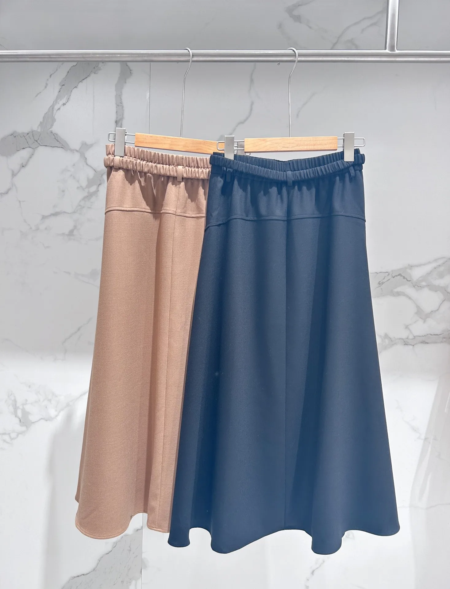 Women's High Waist A-Line Skirt with Elastic Belt, Mid-Length Skirt, Female Fashion, Autumn and Winter, New
Women's High Waist A-Line Skirt with Elastic Belt, Mid-Length Skirt, Female Fashion, Autumn and Winter, New