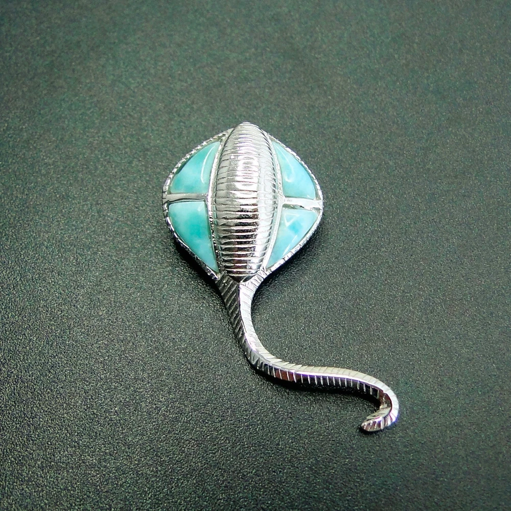 Devil Fish Ray Stingray Design Pendant Precious Blue Larimar Sea Life Pendants Solid 925 Sterling Silver Jewelry Charms
Devil Fish Ray Stingray Design Pendant Precious Blue Larimar Sea Life Pendants Solid 925 Sterling Silver Jewelry Charms