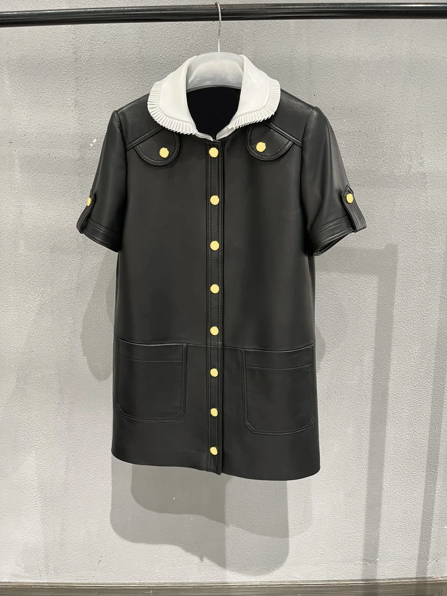 2023 Women's Clothing Pleated collar color patchwork sheepskin dress Autumn Winter New
2023 Women's Clothing Pleated collar color patchwork sheepskin dress Autumn Winter New