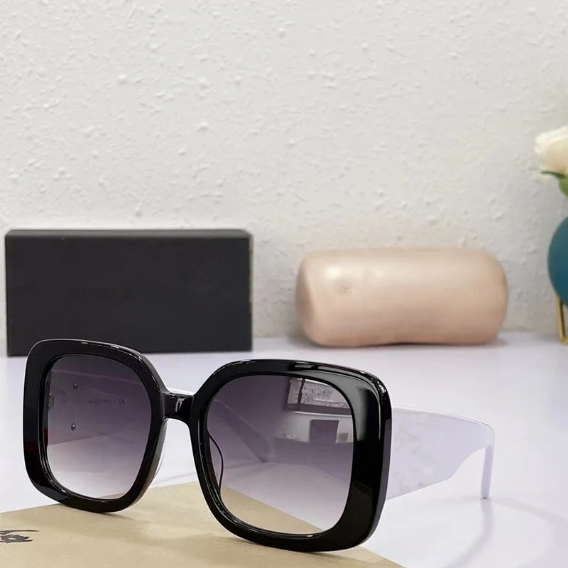 Original Factory Luxury Brand Fashion Rectangle acetate frame women sunglasses fashion style grey lens lady eyewear
Original Factory Luxury Brand Fashion Rectangle acetate frame women sunglasses fashion style grey lens lady eyewear