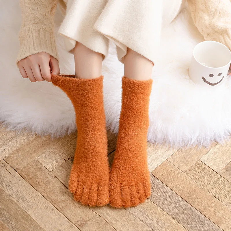 

Носки женские зимние с пятью пальцами, теплые носки с разноцветным коралловым флисом, с пушистым носком, мягкие уютные чулочно-носочные изделия, тапочки для пола