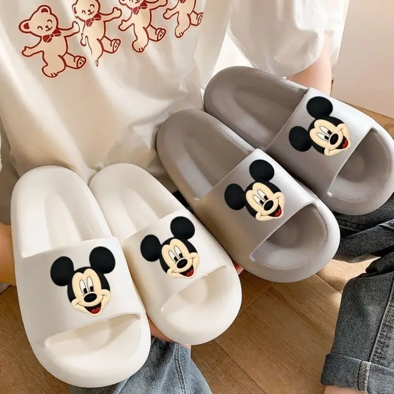 Новинка, Симпатичные летние босоножки Disney для ванной комнаты, мягкая нескользящая подошва, Симпатичные Мультяшные босоножки с Микки Маусом, тапочки для пар
Новинка, Симпатичные летние босоножки Disney для ванной комнаты, мягкая нескользящая подошва, Симпатичные Мультяшные босоножки с Микки Маусом, тапочки для пар