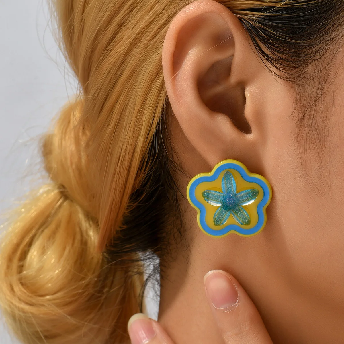 Earrings For Women Fashion Acrylic Embossed Flower Earrings Punk jewelry for women Wedding Gift pendientes mujer
Earrings For Women Fashion Acrylic Embossed Flower Earrings Punk jewelry for women Wedding Gift pendientes mujer
