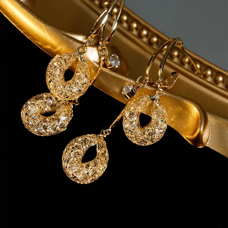 Zircon Crystal Golden Tassel Earrings For Women 2023 New Elegant Personality Fashion Earrings Wedding Jewelry Birthday Gift
Zircon Crystal Golden Tassel Earrings For Women 2023 New Elegant Personality Fashion Earrings Wedding Jewelry Birthday Gift