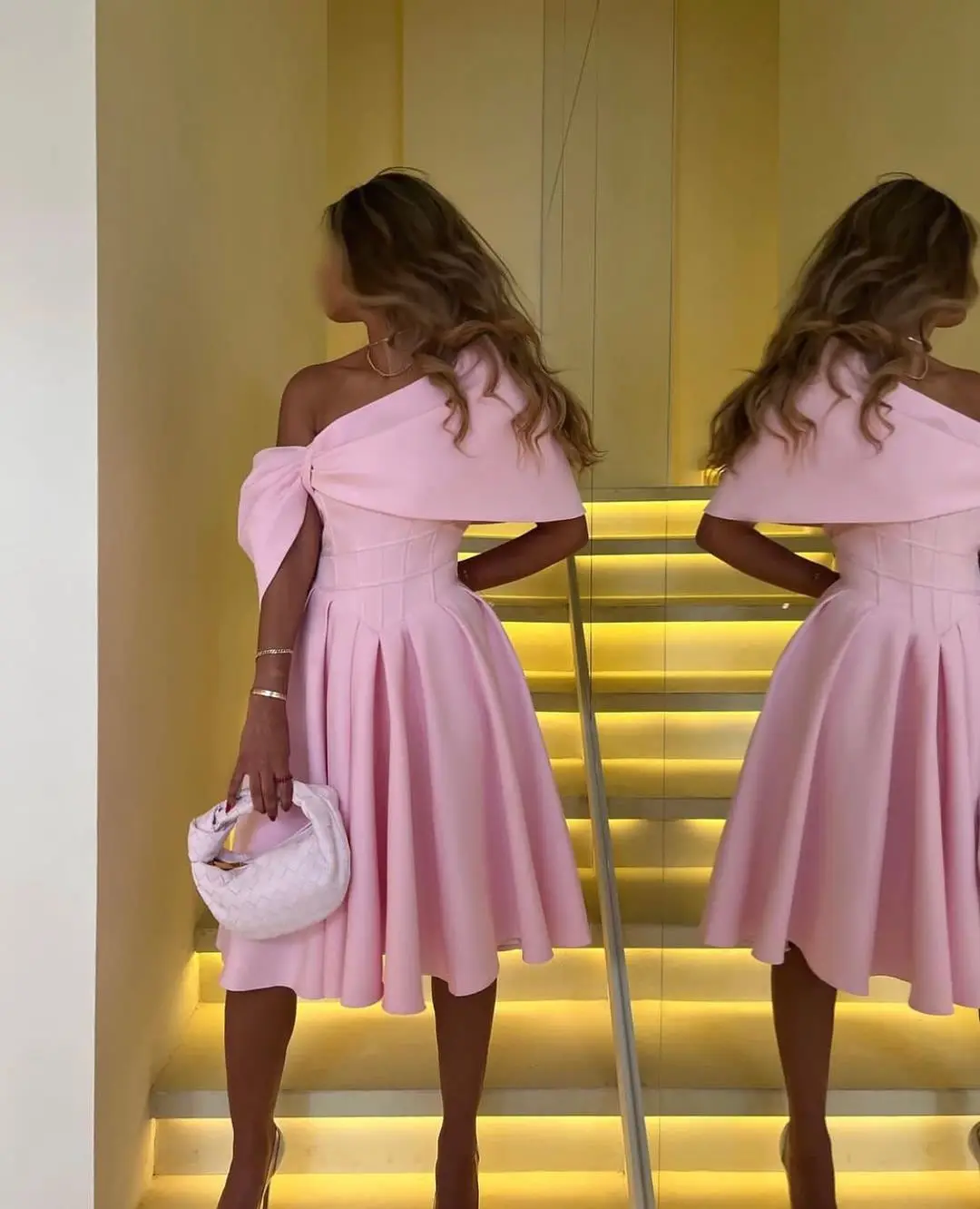 Pink A Line Homecoming Dresses 2024 Off Shoulder Saudi Arabia Women Wear Short Prom Dress Ruched Satin Graduation Party Gowns
Pink A Line Homecoming Dresses 2024 Off Shoulder Saudi Arabia Women Wear Short Prom Dress Ruched Satin Graduation Party Gowns