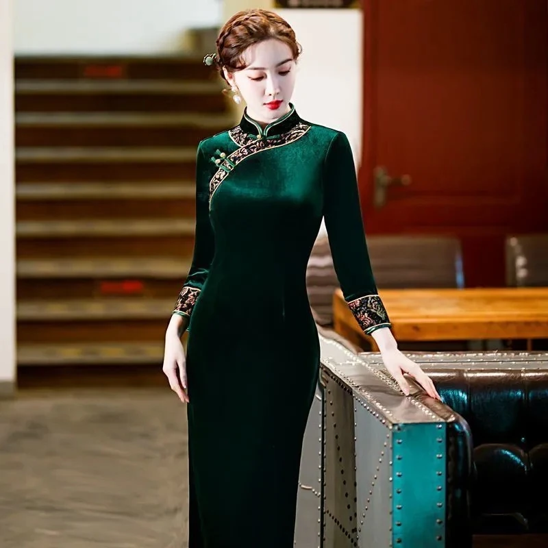 2024 New Golden Velvet Long Cheongsam Red Dress Tang Suit Dress Improved Chinese Style High-quality Women's Party Dresses 4XL
2024 New Golden Velvet Long Cheongsam Red Dress Tang Suit Dress Improved Chinese Style High-quality Women's Party Dresses 4XL