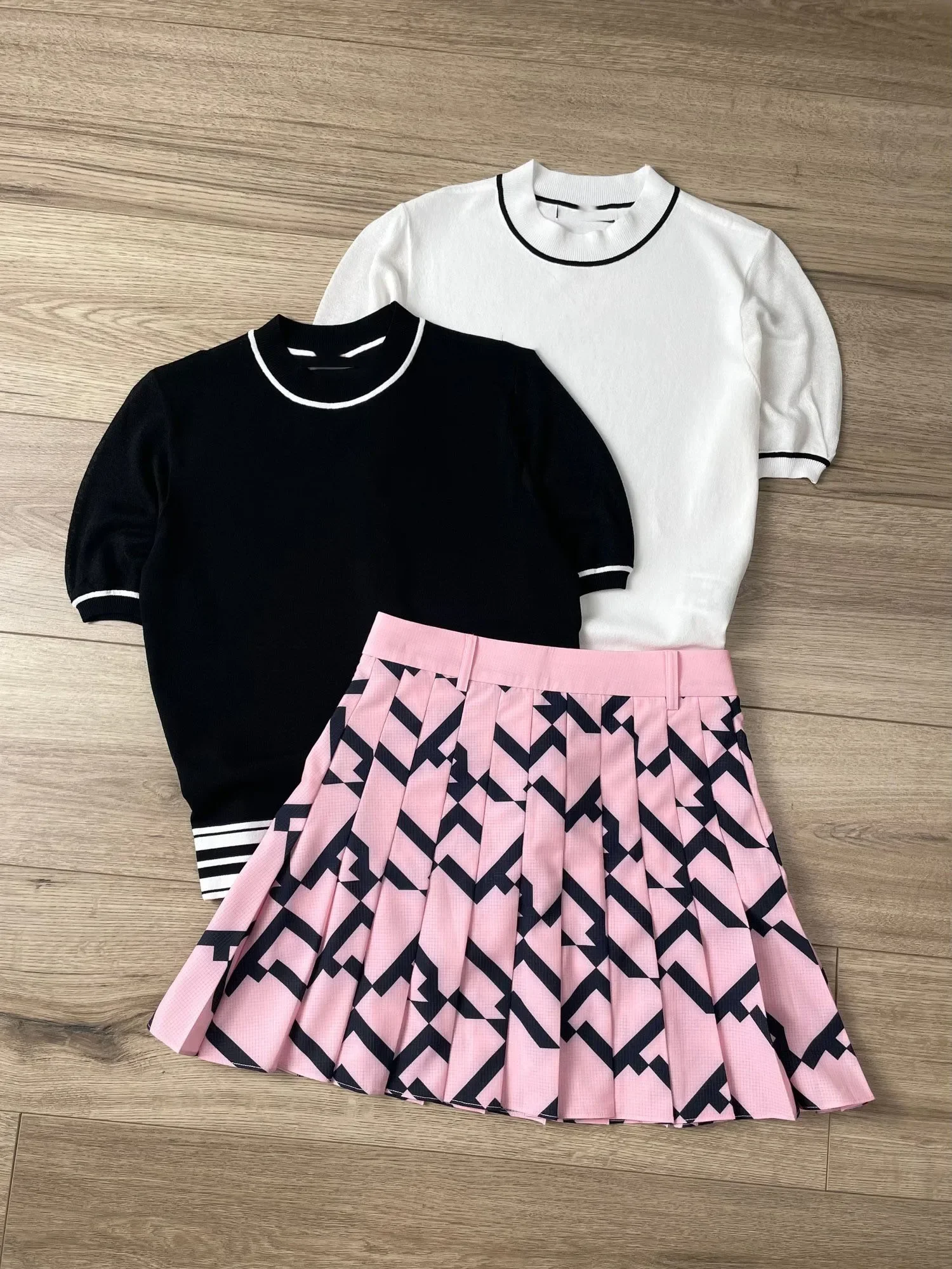 Golf women's high waisted A-line anti glare elastic quick drying pleated golf short skirt pants skirt
Golf women's high waisted A-line anti glare elastic quick drying pleated golf short skirt pants skirt