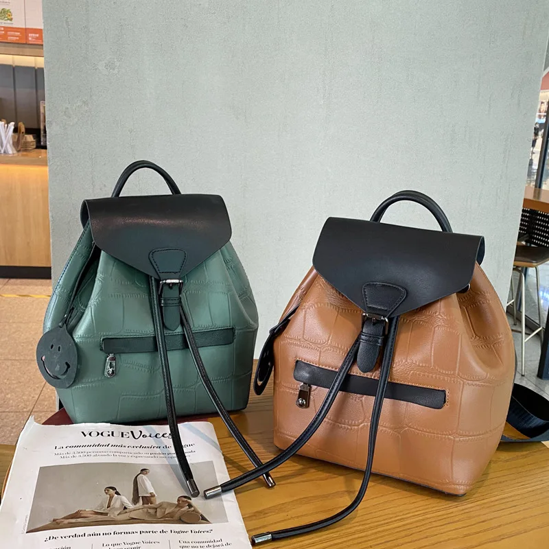 Backpack Women 2023 New Leather Women's Bag Fashion Color Matching Cowhide Backpack Ladies Schoolbag
Backpack Women 2023 New Leather Women's Bag Fashion Color Matching Cowhide Backpack Ladies Schoolbag