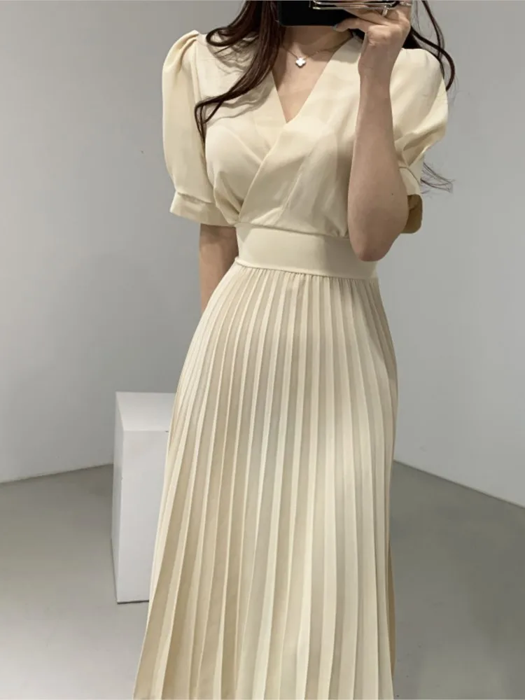 New Summer Women Elegant V-Neck High Waist Slim Office Lady Casual A-Line Pleated Bandge Dress Vestidos 
New Summer Women Elegant V-Neck High Waist Slim Office Lady Casual A-Line Pleated Bandge Dress Vestidos