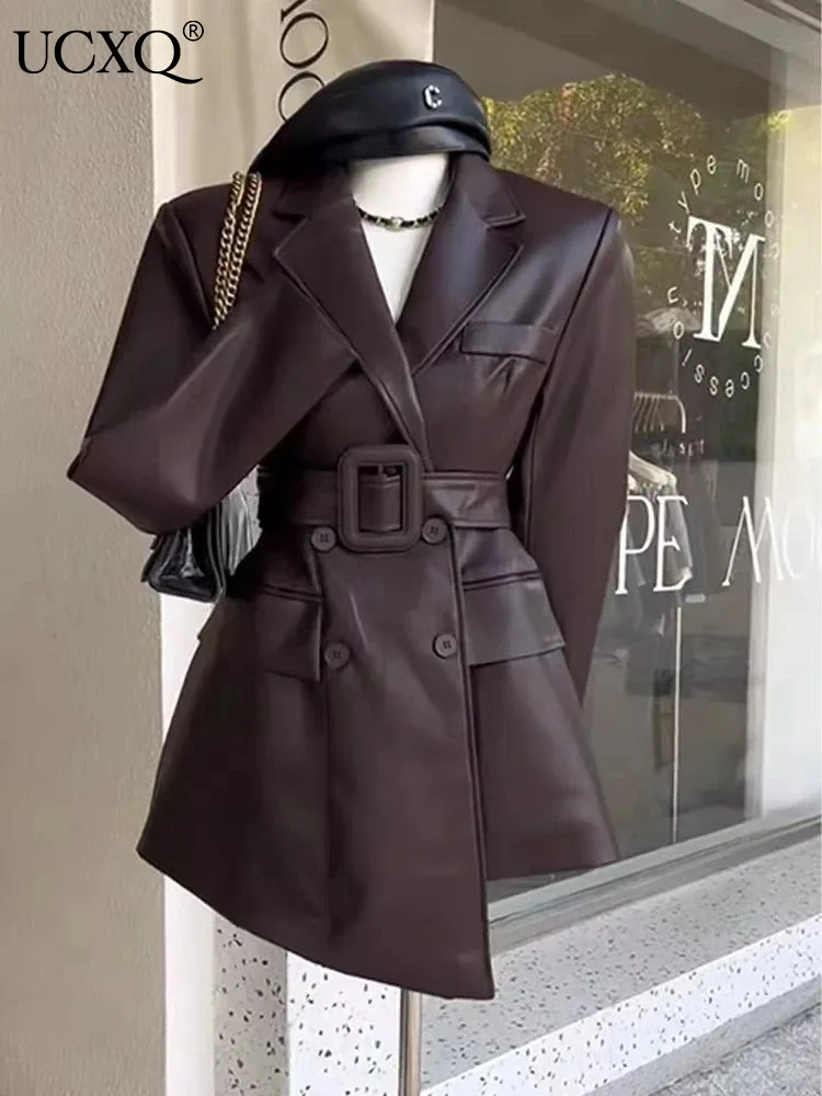 UCXQ Coffee PU Leather Jacket For Women Long Sleeve Hem Asymmetric With Belt Office Lady Coat 2023 Autumn Winter New 23A5401
UCXQ Coffee PU Leather Jacket For Women Long Sleeve Hem Asymmetric With Belt Office Lady Coat 2023 Autumn Winter New 23A5401
