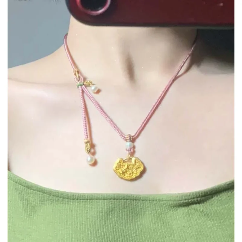 New Girl's Heart Pink Rope Necklace Gold Plated Ruyi Lock Pendant Hand-woven Simple All-match Best Friend Clavicle Chain Gift
New Girl's Heart Pink Rope Necklace Gold Plated Ruyi Lock Pendant Hand-woven Simple All-match Best Friend Clavicle Chain Gift