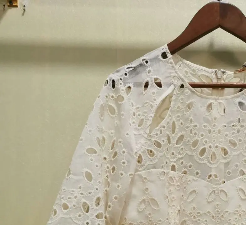dresses woman summer 2021 white hollow bodycon casual party dress French brand layered ruffle midi Elegant dresses for women
dresses woman summer 2021 white hollow bodycon casual party dress French brand layered ruffle midi Elegant dresses for women