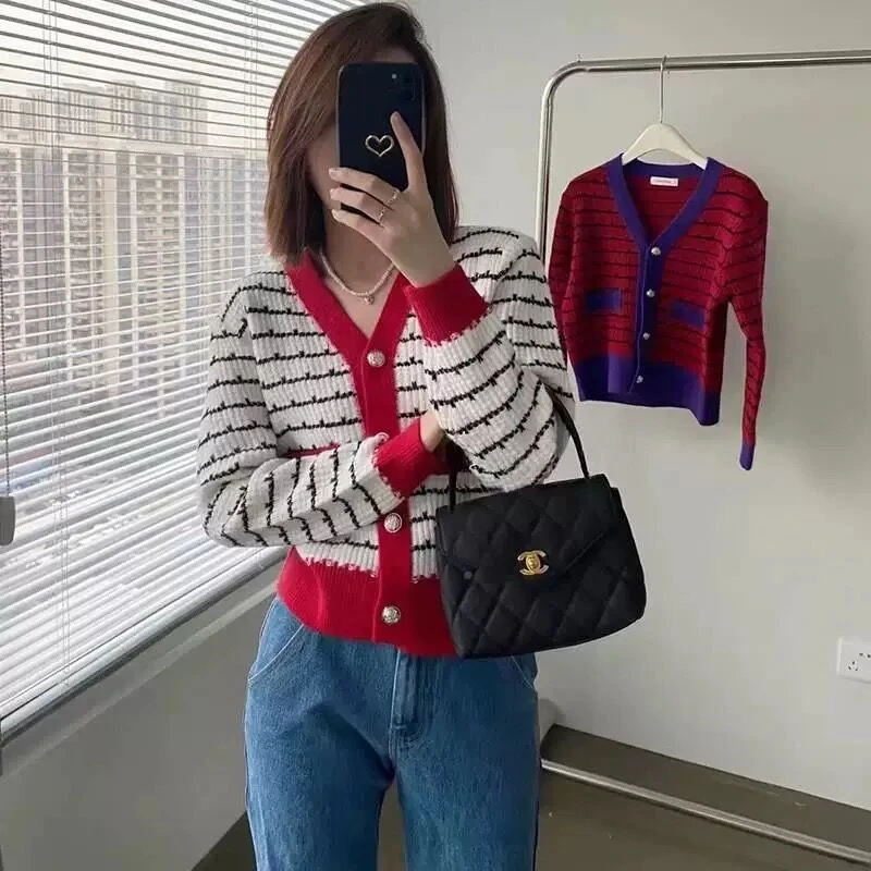 Striped Knitted Cardigans Loose Vintage Korean V Neck Sweaters Loose Single Breasted Casual Korean Long Sleeve Knitwear O110
Striped Knitted Cardigans Loose Vintage Korean V Neck Sweaters Loose Single Breasted Casual Korean Long Sleeve Knitwear O110