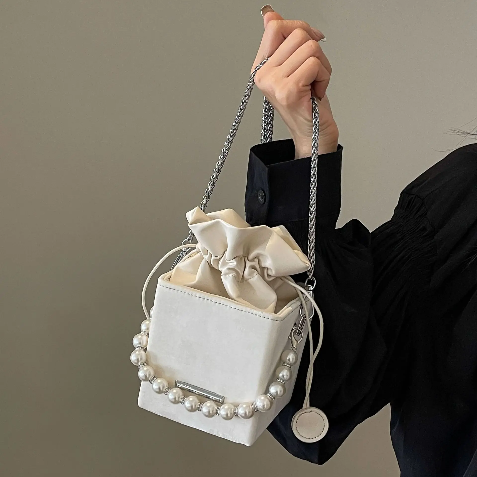 Pearl Small Crossbody Bag Female Spring Summer 2024 New Wave Korean All-match Messenger Bag Chain Fashion Shoulder Bags
Pearl Small Crossbody Bag Female Spring Summer 2024 New Wave Korean All-match Messenger Bag Chain Fashion Shoulder Bags