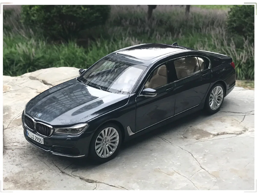 1/18 For BMW All New 7 Series 750 Li 2017 Diecast Metal Car Model Toys Gifts Collection Display Gray blue Metal,Plastic,Rubber
1/18 For BMW All New 7 Series 750 Li 2017 Diecast Metal Car Model Toys Gifts Collection Display Gray blue Metal,Plastic,Rubber