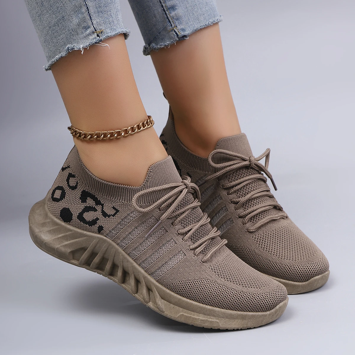 أحذية رياضية نسائية جديدة للربيع والخريف، مريحة وقابلة للتنفس وخفيفة الوزن ومقاومة للتآكل، مع أربطة أحذية رياضية نسائية جديدة للربيع والخريف، مريحة وقابلة للتنفس وخفيفة الوزن ومقاومة للتآكل، مع أربطة