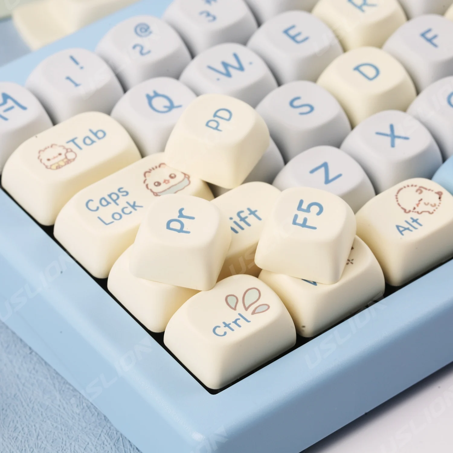 Cute Cat Theme Keycap 144Keys PBT MOA Cartoon Dye-Sub Keycap For MX Switches For GK61/61/64/68/84/75/87/96/104 Keys Keyboard
Cute Cat Theme Keycap 144Keys PBT MOA Cartoon Dye-Sub Keycap For MX Switches For GK61/61/64/68/84/75/87/96/104 Keys Keyboard