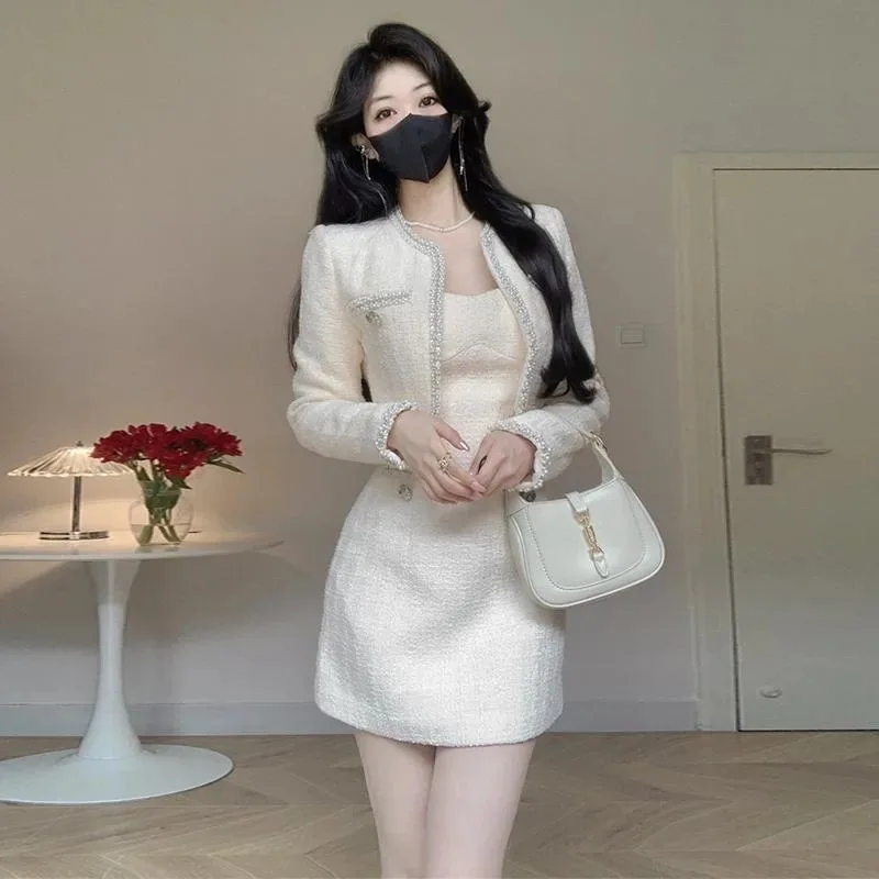 Korean Temperament O-neck Coat Dress Two-piece Set Women Bead Fashion Bright Line French Sweet Gentle Solid Slim Chic Lady Suit
Korean Temperament O-neck Coat Dress Two-piece Set Women Bead Fashion Bright Line French Sweet Gentle Solid Slim Chic Lady Suit