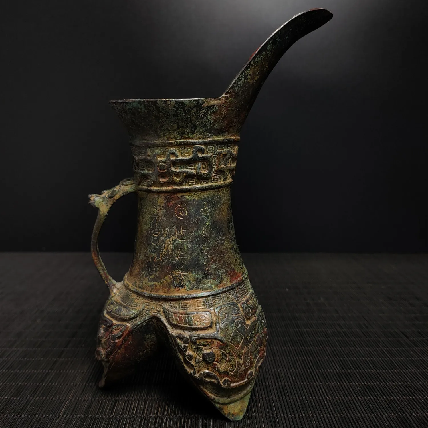 Chinese cultural relics ornament Collection value Shang and Zhou Dynasties Bronze Wine Cup elegant Art Treasures cadeau homme
Chinese cultural relics ornament Collection value Shang and Zhou Dynasties Bronze Wine Cup elegant Art Treasures cadeau homme