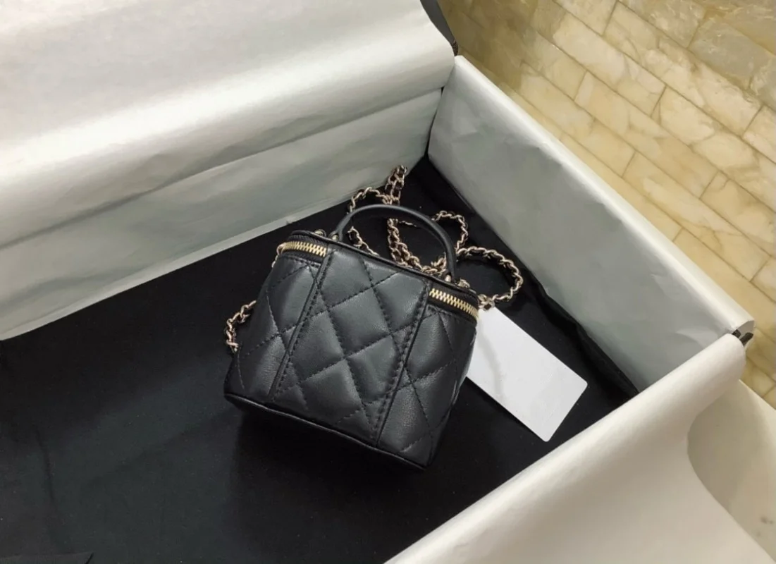 

New Women's Single Shoulder Diagonal Straddle Bag Handbag Fashion Versatile Small Square Bag Sheepskin Makeup Box