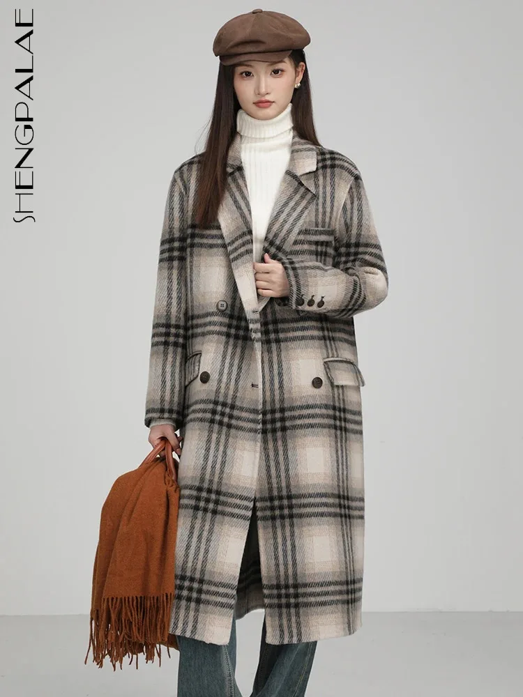 SHENGPALAE Vintage Plaid Woolen Coat For Women Winter 2024 New Temperament Notched Collar High Quality Loose Blends Jacket R8007
SHENGPALAE Vintage Plaid Woolen Coat For Women Winter 2024 New Temperament Notched Collar High Quality Loose Blends Jacket R8007