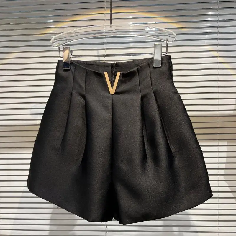BORVEMAYS 2024 Spring Summer New Fashion Trend Black High Waist Solid Color Letter Personality Loose Shorts Women WZ314
BORVEMAYS 2024 Spring Summer New Fashion Trend Black High Waist Solid Color Letter Personality Loose Shorts Women WZ314