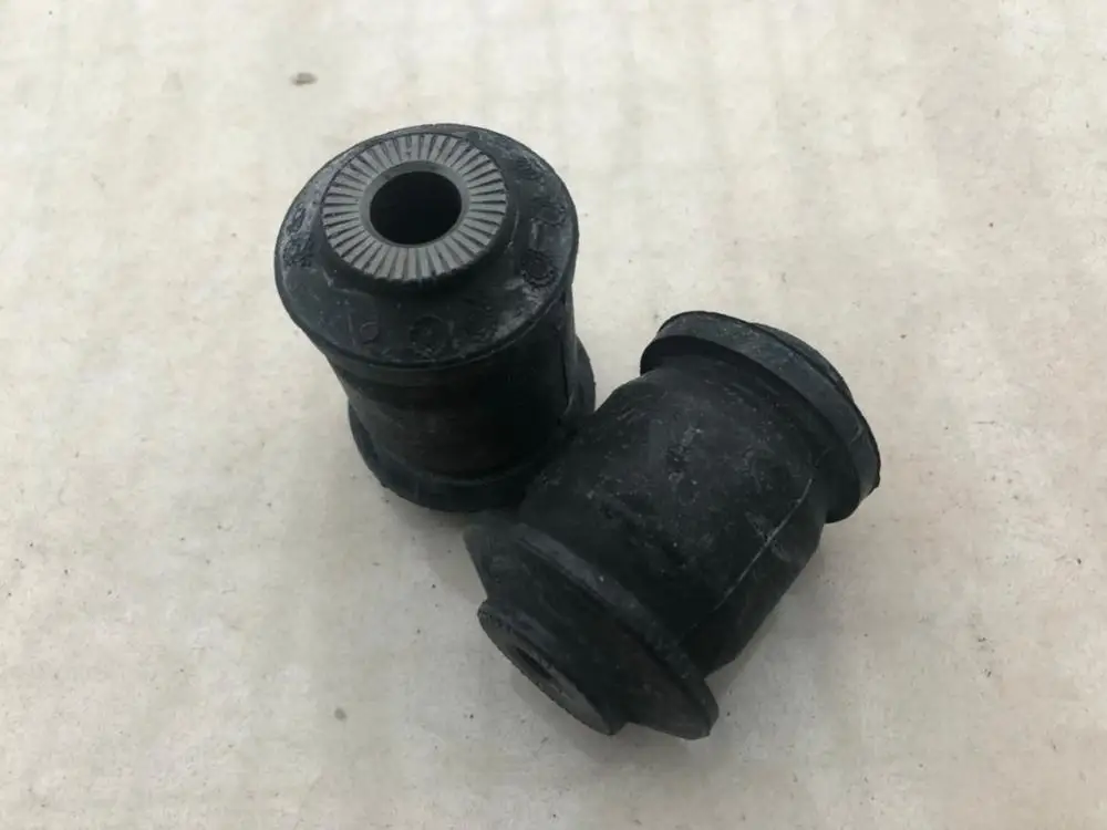 original (2pcs/kit) Front Control Arm bushing big / small for Chinese ROEWE MG3 Auto car motor parts 30003598 high quality 
original (2pcs/kit) Front Control Arm bushing big / small for Chinese ROEWE MG3 Auto car motor parts 30003598 high quality