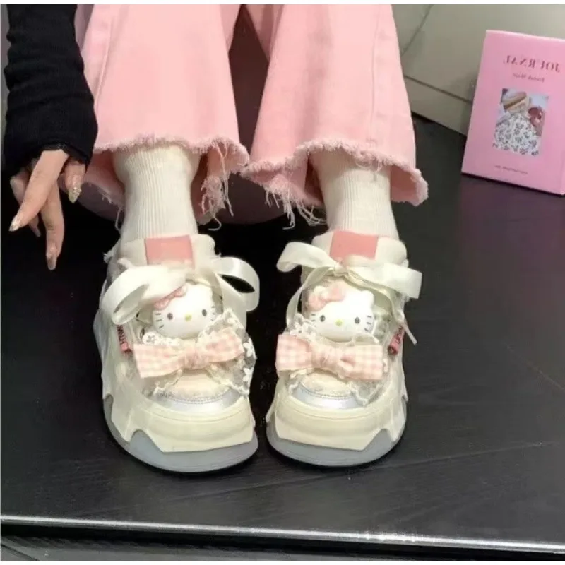 Hello Kitty cartoon girl heart round toe thick-soled non-slip versatile sneakers for students spring and autumn casual shoes
Hello Kitty cartoon girl heart round toe thick-soled non-slip versatile sneakers for students spring and autumn casual shoes