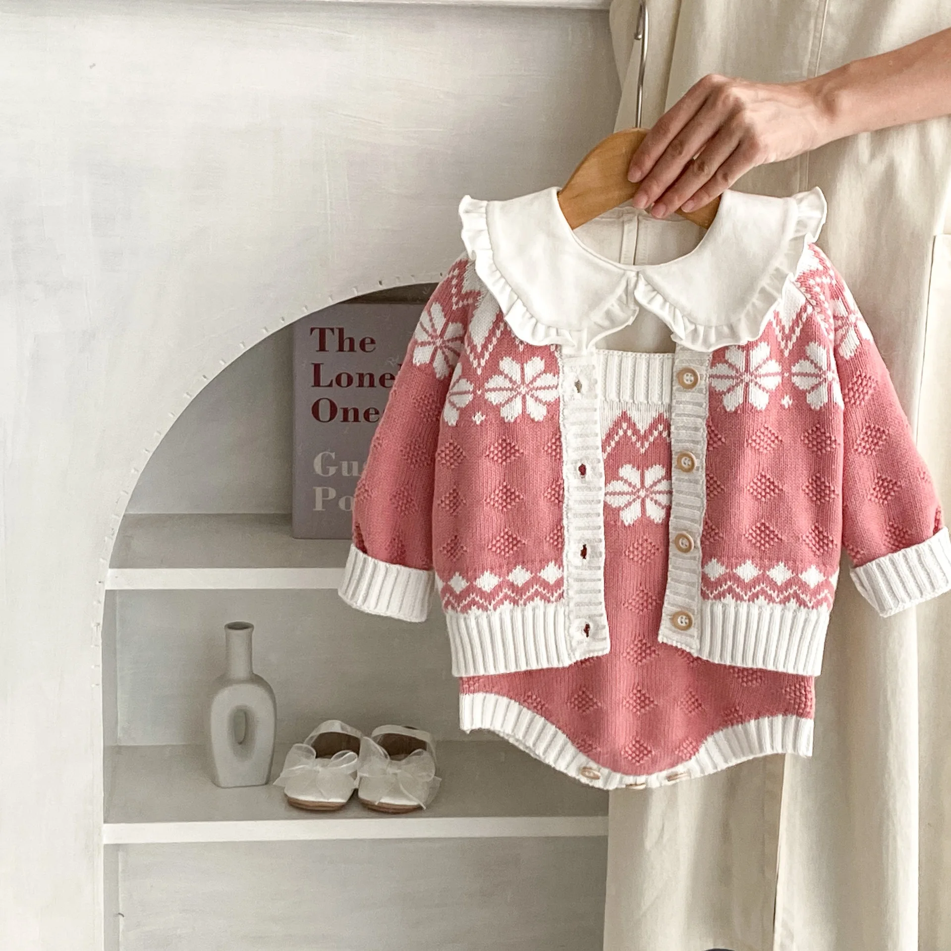 2023 Winter New Baby Girl Thick Warm Clothes Set Infant Sleeveless Bodysuit + Knit Cardigan Coat Newborn Jumpsuit Outfits 0-24M
2023 Winter New Baby Girl Thick Warm Clothes Set Infant Sleeveless Bodysuit + Knit Cardigan Coat Newborn Jumpsuit Outfits 0-24M