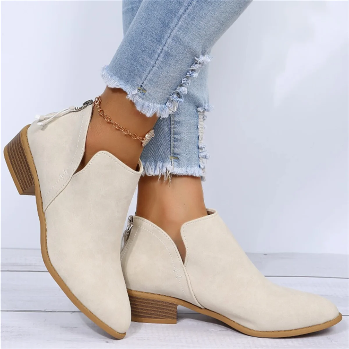 Женские ботинки челси без шнуровки из искусственной замши на массивном каблуке с острым носком и молнией, короткие сапоги, стильная обувь для женщин
Женские ботинки челси без шнуровки из искусственной замши на массивном каблуке с острым носком и молнией, короткие сапоги, стильная обувь для женщин