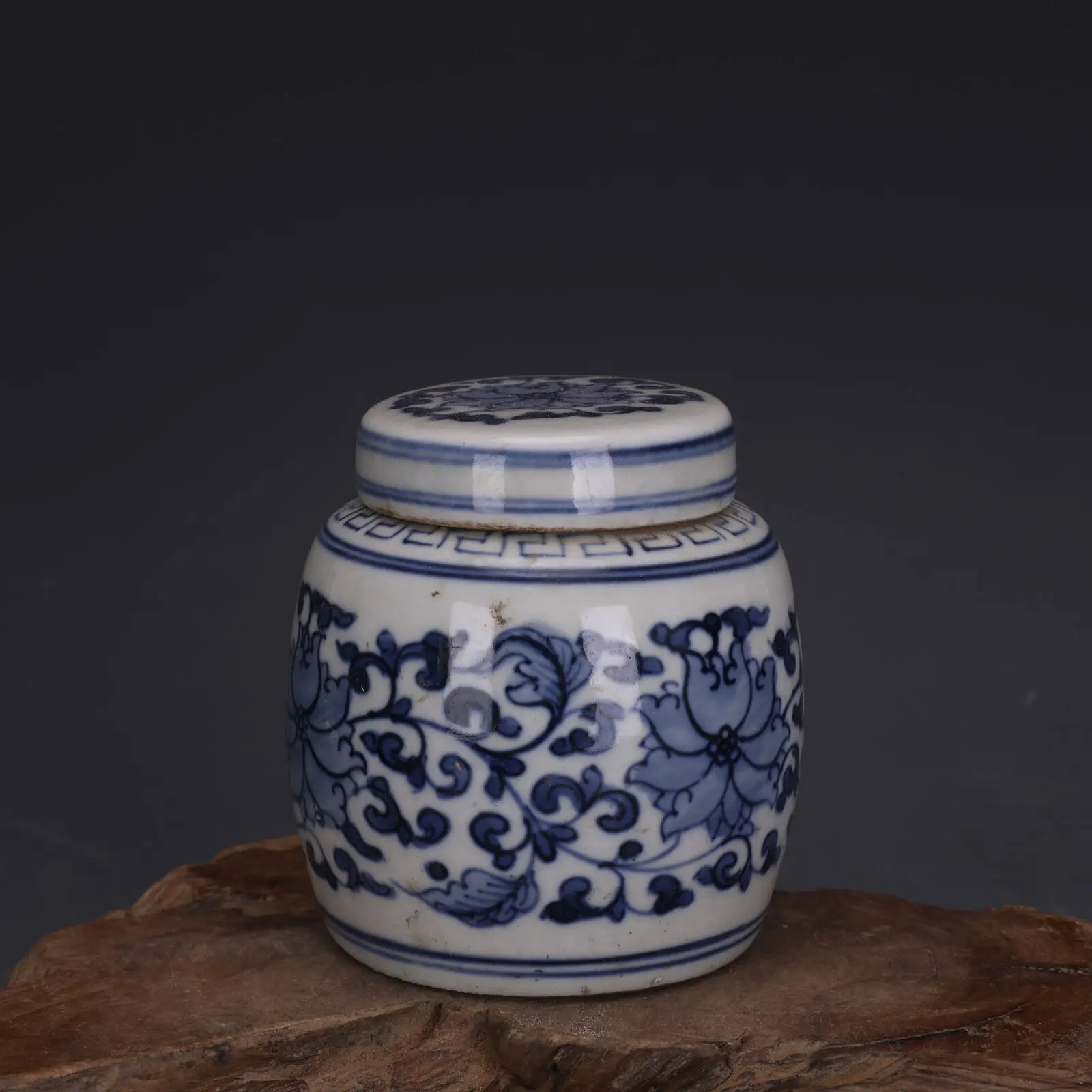 

Chinese Blue and White Porcelain Jar Lotus Patten Pot Tea Caddy 3.94 inch