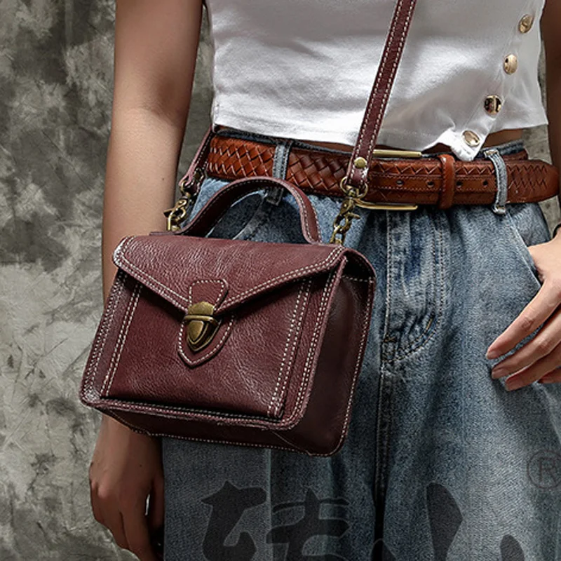 AETOO The new casual female model plant tanned cow leather satchel goddess doctor bag artistic woman bag
AETOO The new casual female model plant tanned cow leather satchel goddess doctor bag artistic woman bag