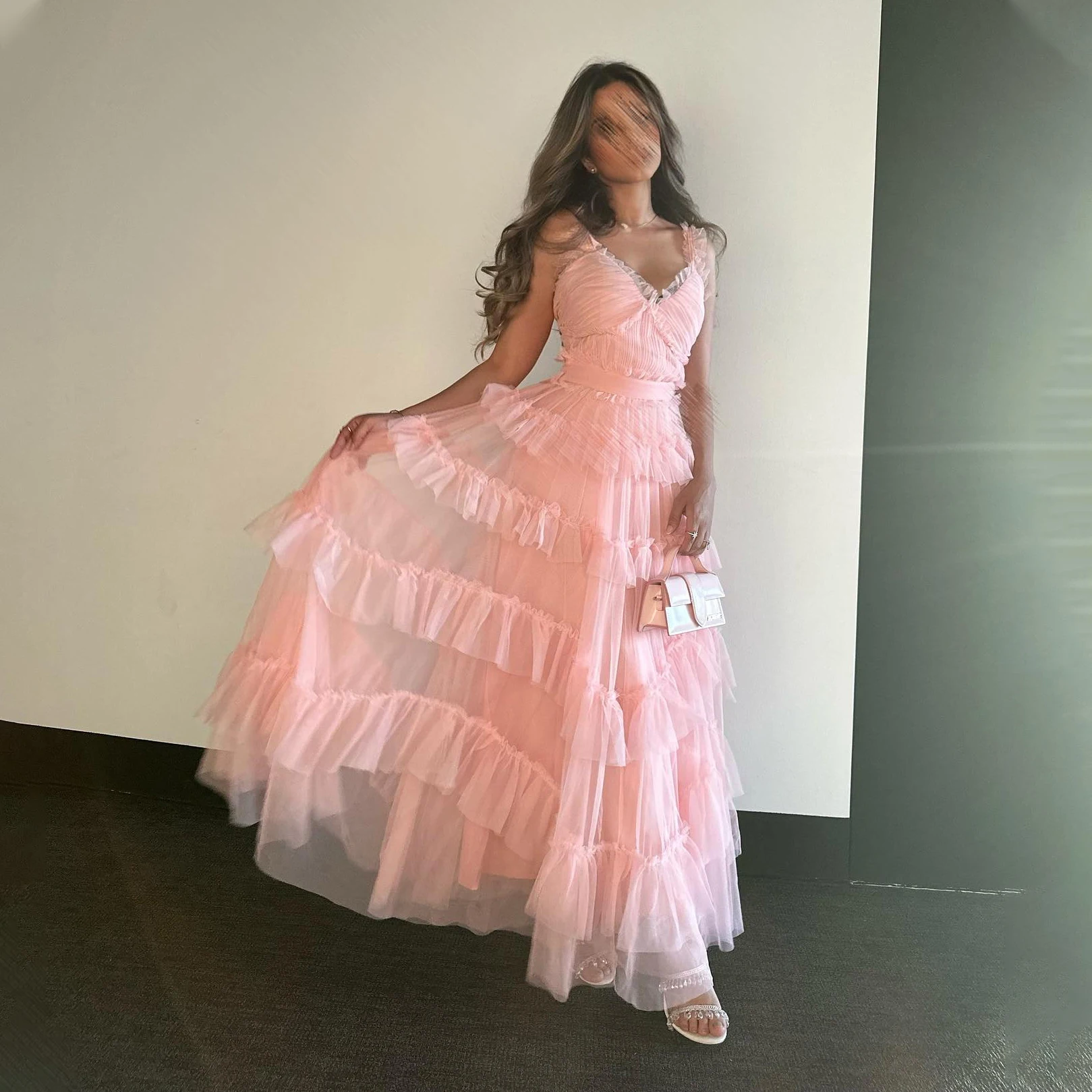 GIOIO V-Neck Luxury Formal Evening Dresses Pleat Tiered Sleeveless فساتين سهرة Floor Length Elegant Prom Growns Party Women
GIOIO V-Neck Luxury Formal Evening Dresses Pleat Tiered Sleeveless فساتين سهرة Floor Length Elegant Prom Growns Party Women