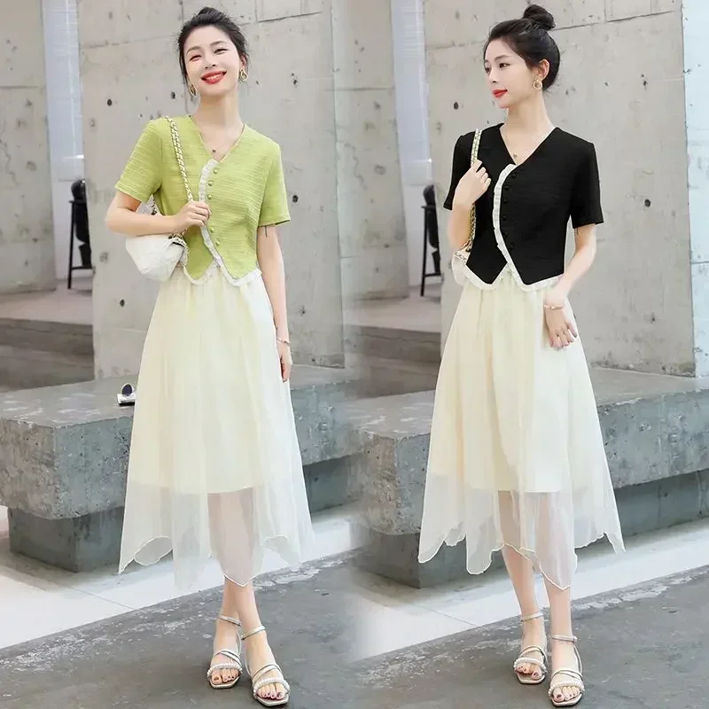 

Spring and Summer Slim Fit Women's Set 2023 New Korean Version Reduced Age Half Skirt Exquisite and Beautiful Top Two Piece Set